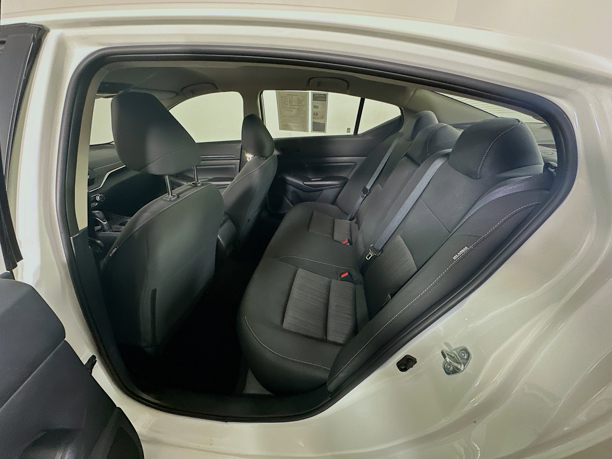 Used 2025 Nissan Altima 2.5 SV image 25