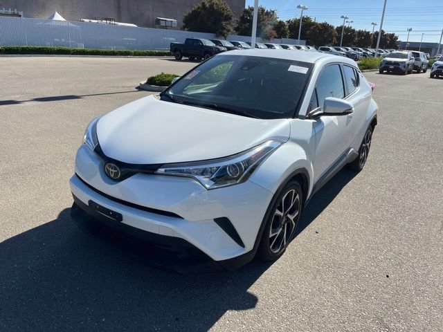 Used 2019 Toyota C-HR XLE FWD image 1