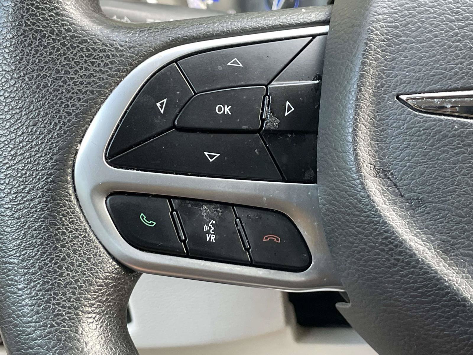 Used 2018 Chrysler Pacifica Touring FWD image 20