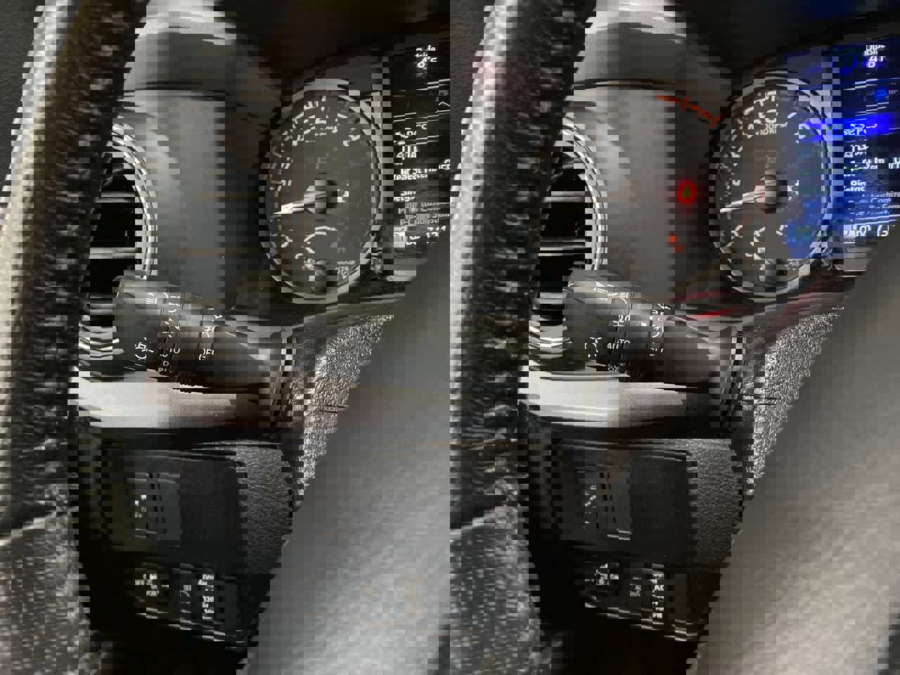 Used 2023 Toyota Tacoma TRD Off-Road image 23