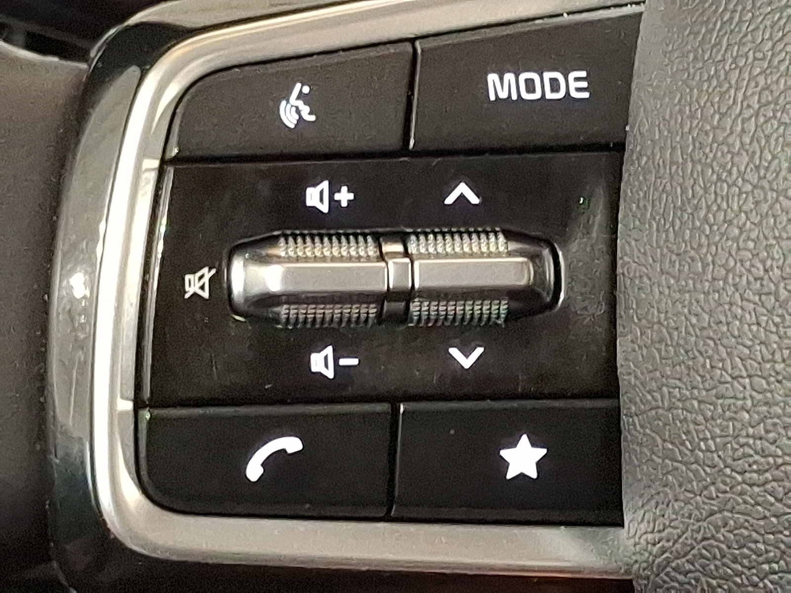 Used 2024 Kia Carnival SX image 25