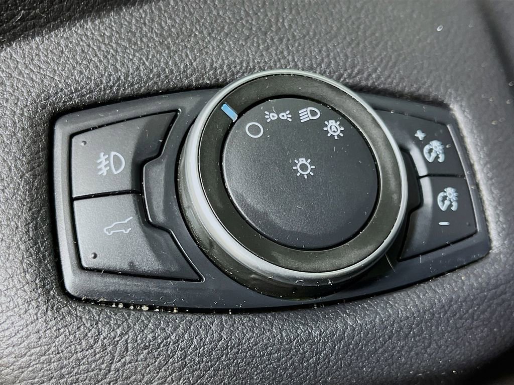 Used 2019 Ford Escape SEL image 13