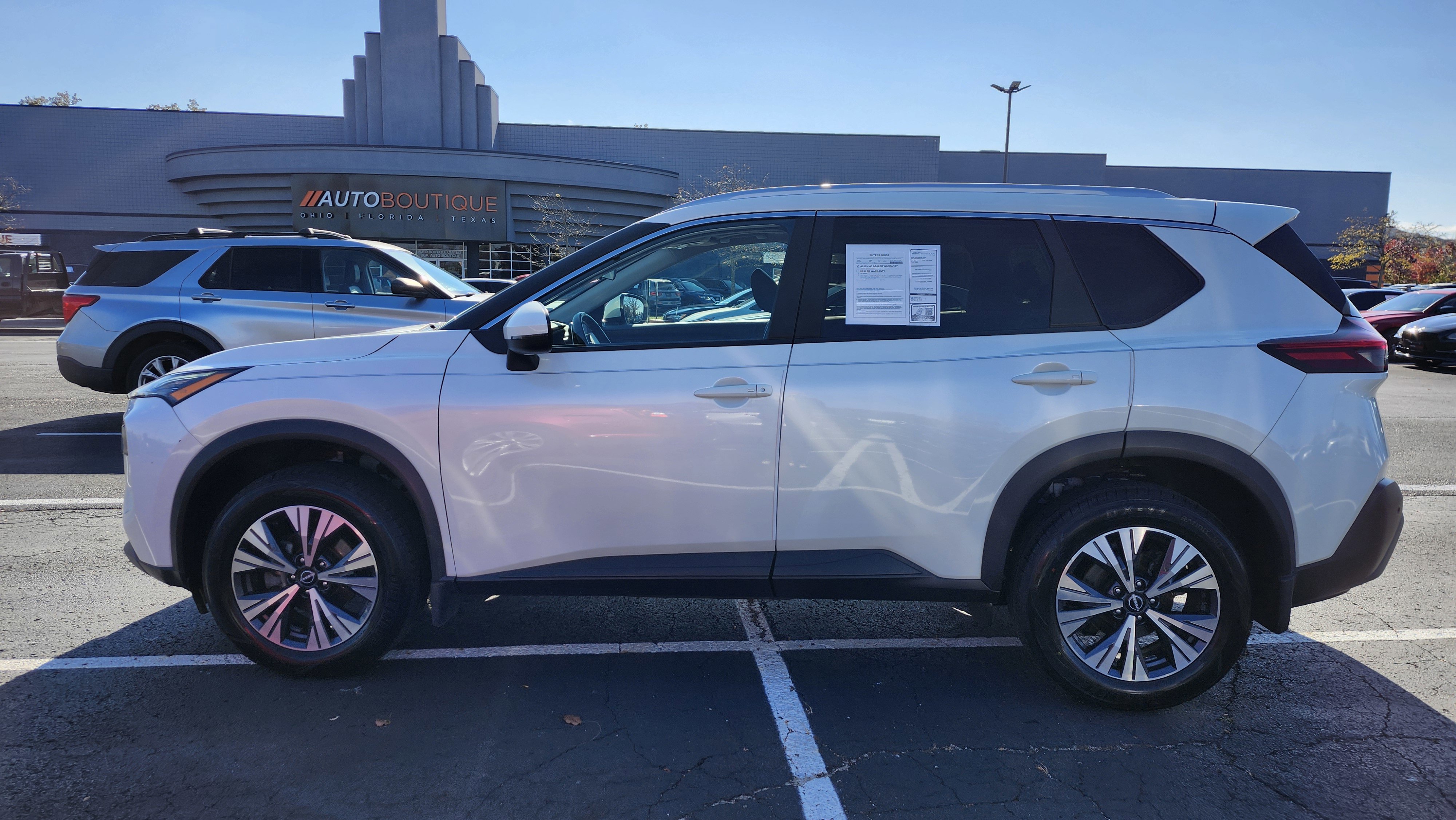 Used 2023 Nissan Rogue SV w/ SV Premium Package image 8