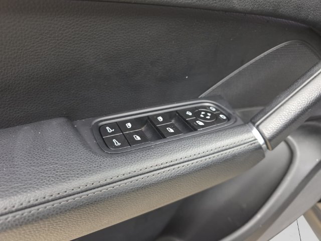 Used 2023 Porsche Cayenne Platinum Edition AWD/4WD image 27