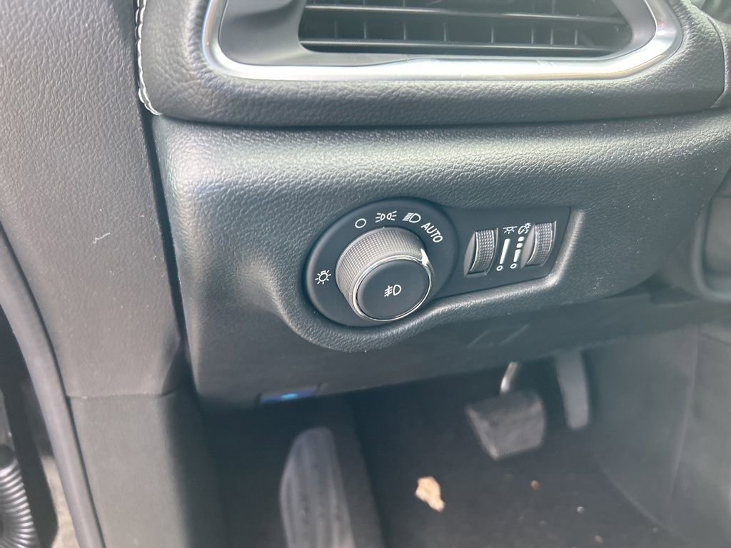 New 2026 Chrysler Pacifica Select FWD image 39