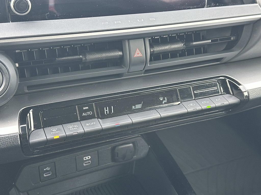 Used 2025 Toyota Prius LE image 31