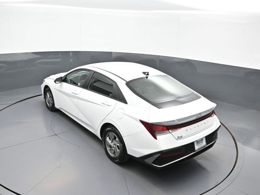 Certified 2025 Hyundai Elantra SE image 39