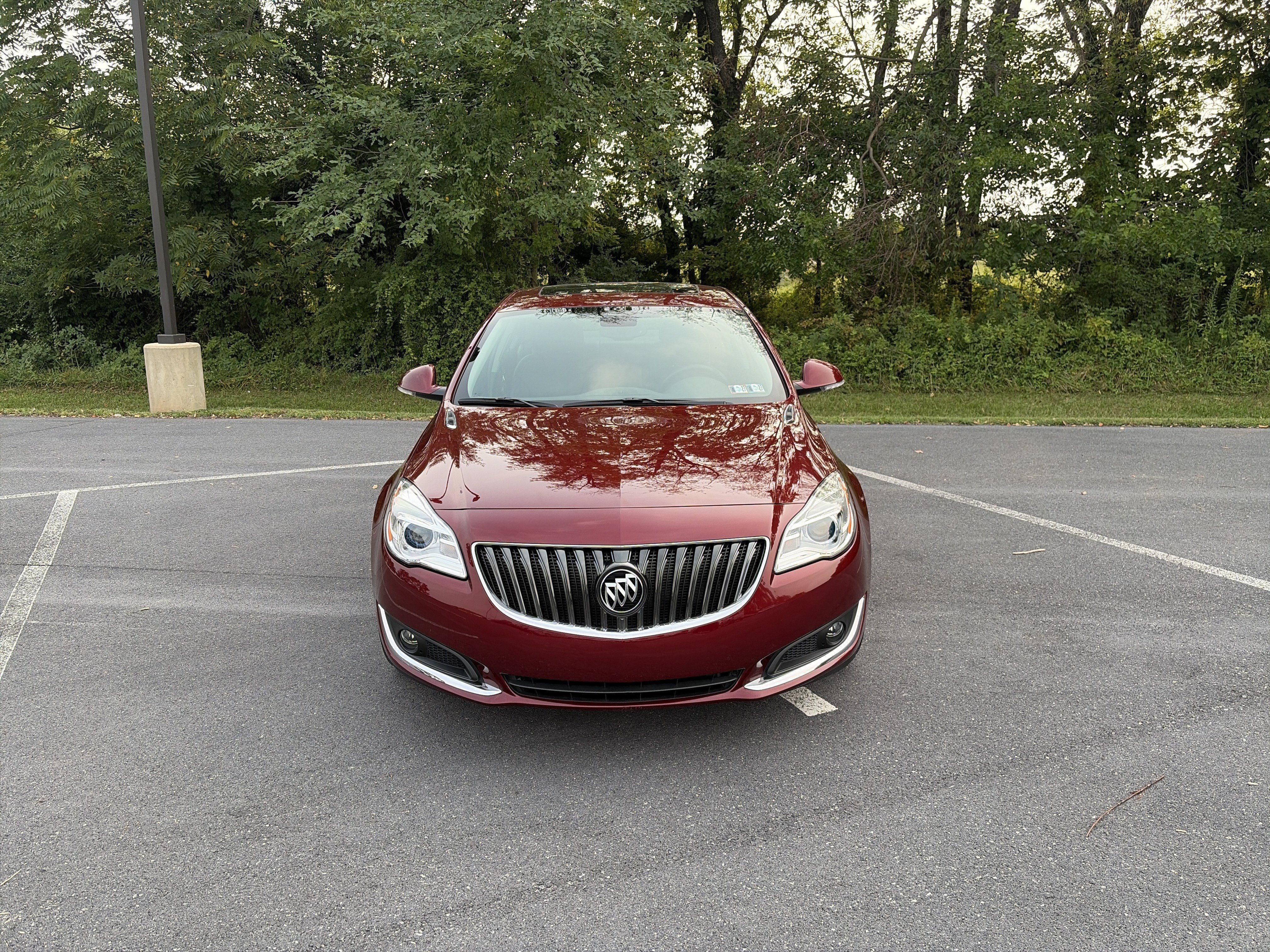 Used 2017 Buick Regal Sport Touring FWD image 2