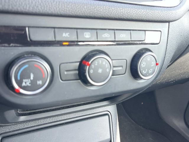 Used 2015 Volkswagen Tiguan S image 30