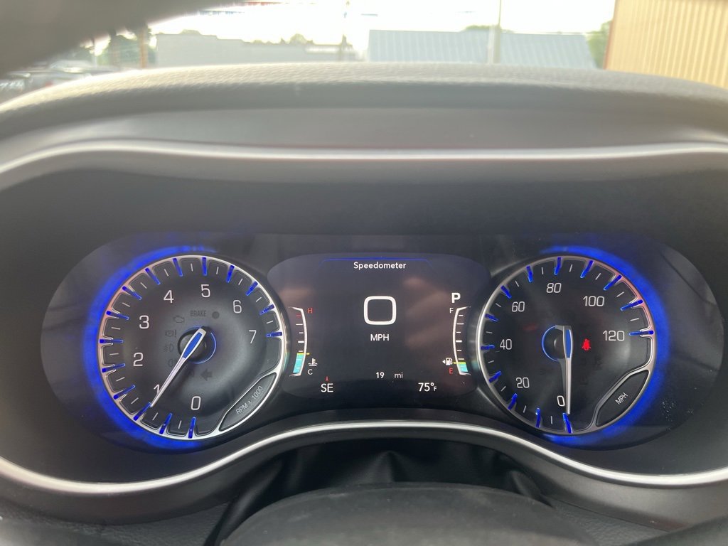 New 2025 Chrysler Pacifica Select image 15