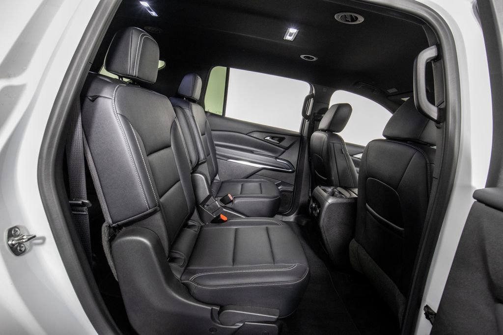 Used 2025 Chevrolet Traverse LT FWD image 13