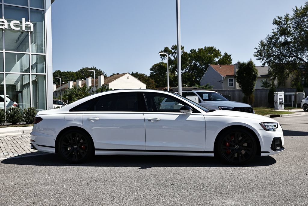 Used 2025 Audi S8 AWD/4WD image 4