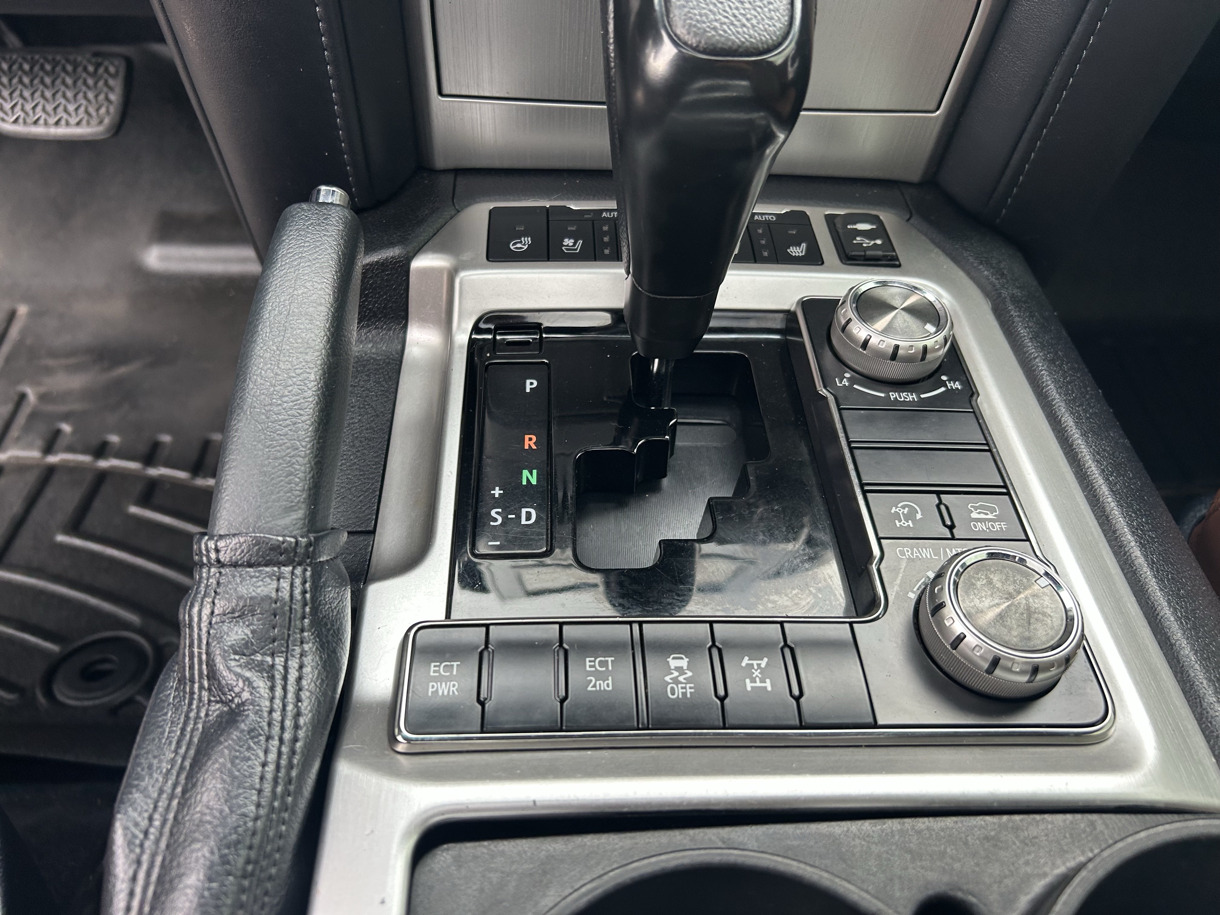 Used 2016 Toyota Land Cruiser AWD/4WD image 41
