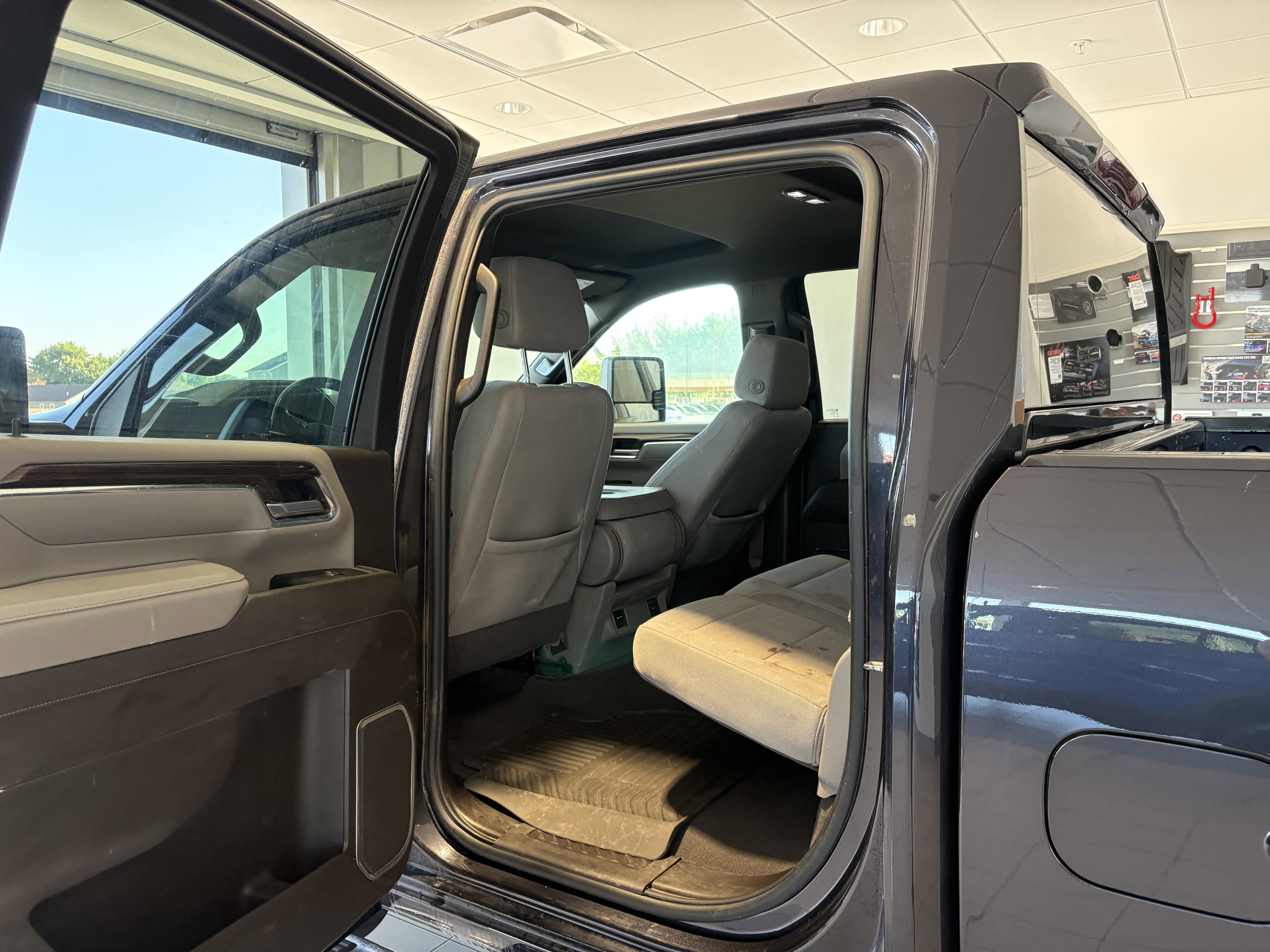 Used 2024 Chevrolet Silverado 2500 LT image 20