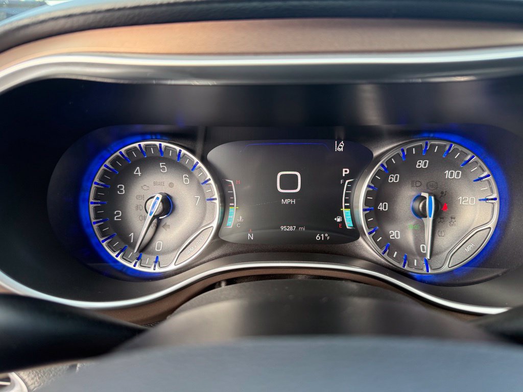 Used 2019 Chrysler Pacifica Touring-L Plus w/ Advanced Safetytec Group FWD image 32