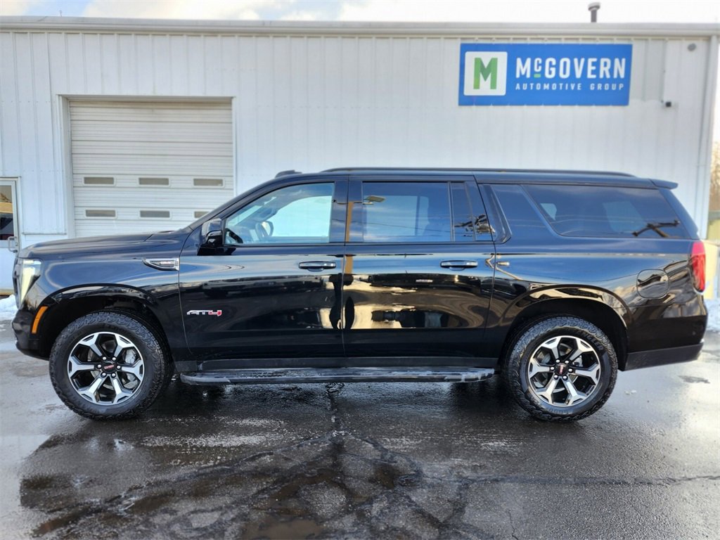 Used 2025 GMC Yukon XL AT4 image 2