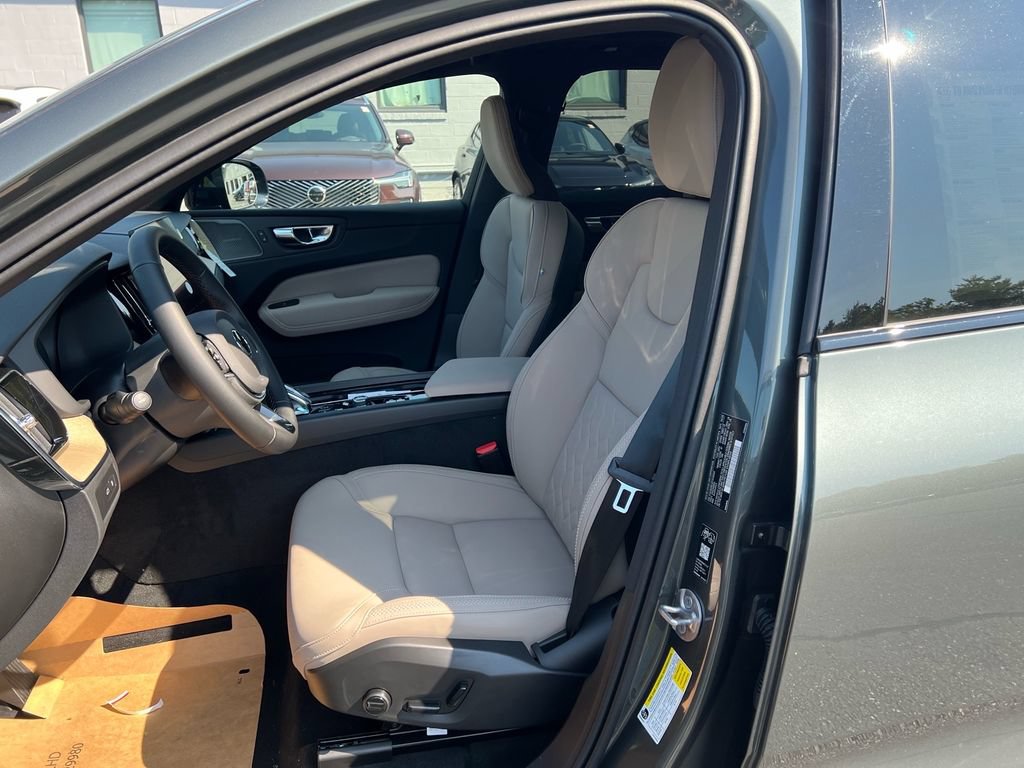 New 2026 Volvo XC60 T8 Plus w/ Protection Package Premier AWD/4WD image 11