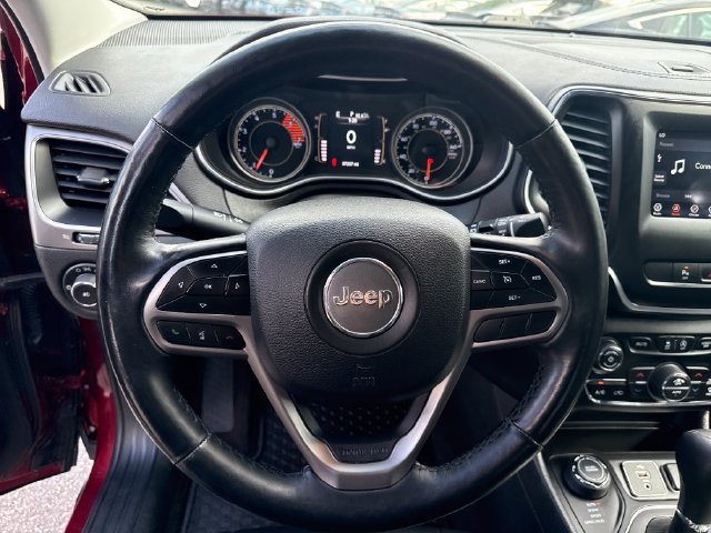 Used 2019 Jeep Cherokee Latitude Plus w/ Comfort/Convenience Group AWD/4WD image 18