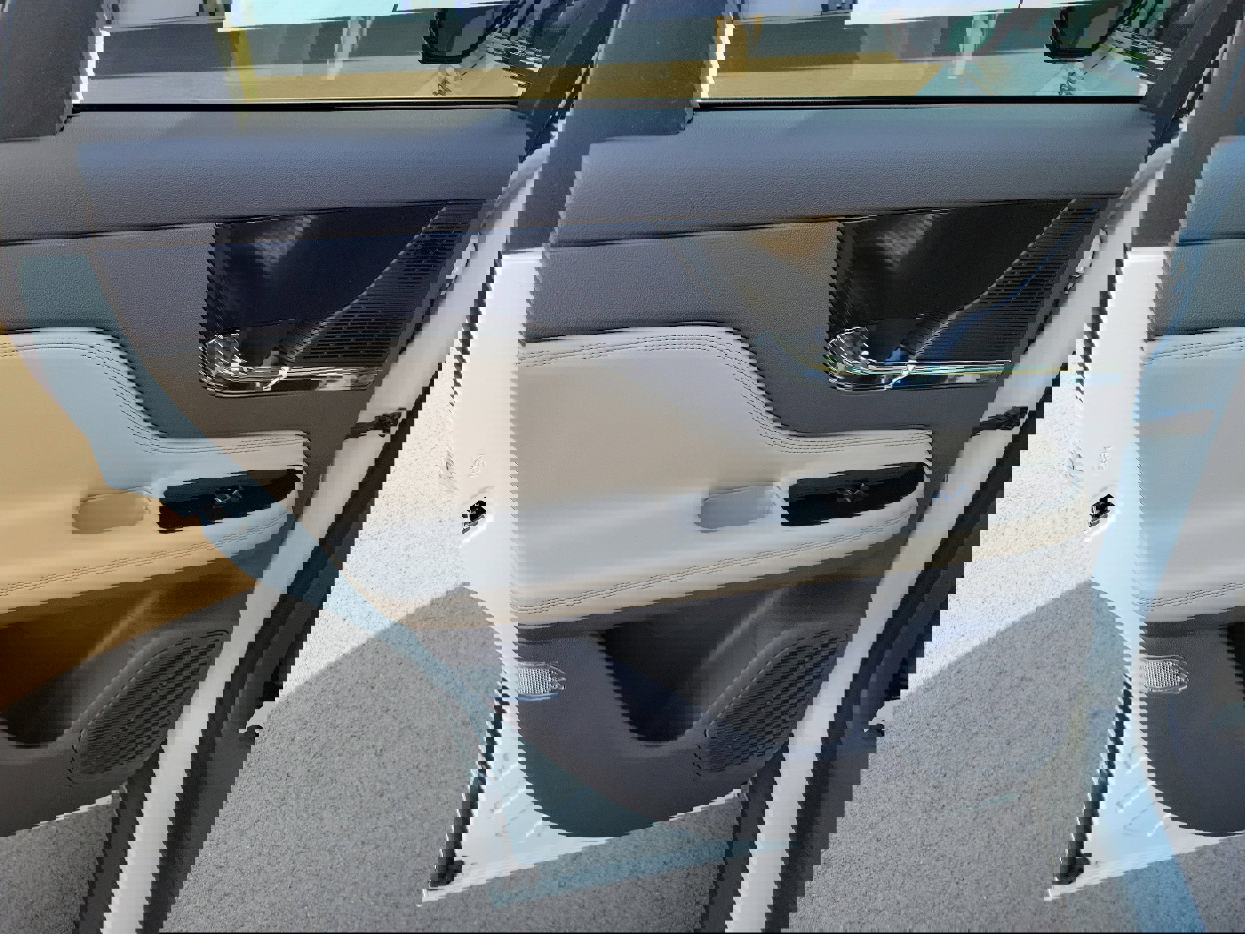 Used 2022 Lincoln Corsair AWD w/ Premium Package image 10