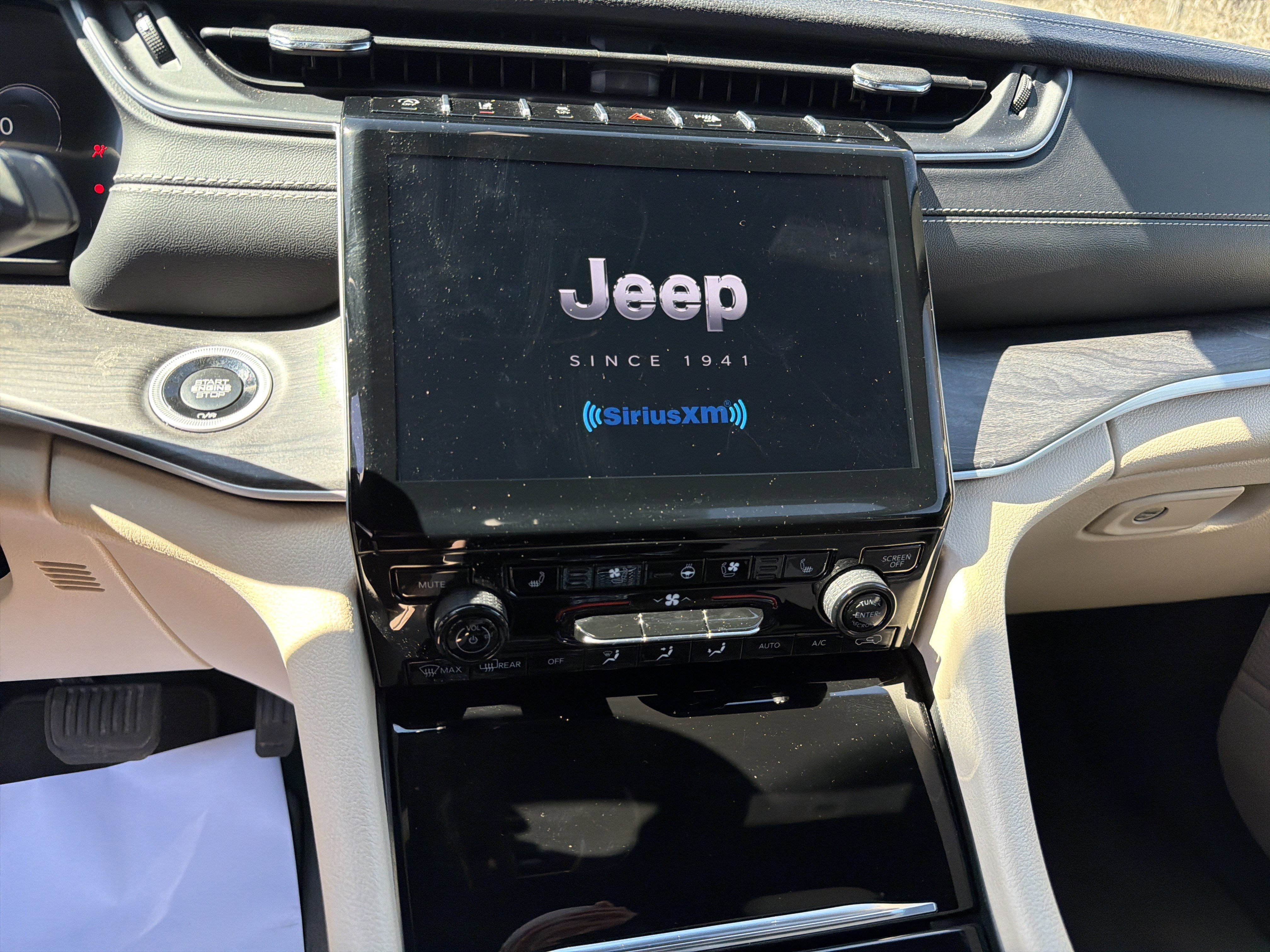 Certified 2025 Jeep Grand Cherokee L Limited w/ Luxury Tech Group II image 19