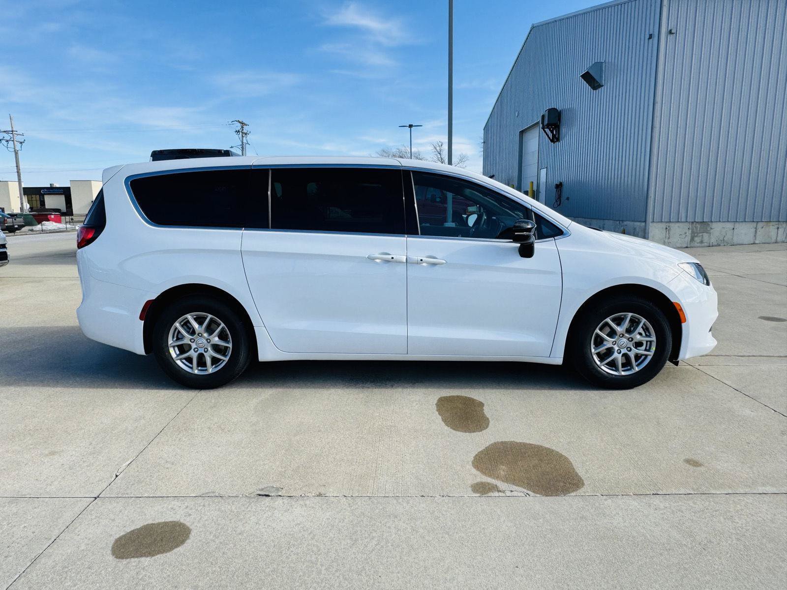 New 2026 Chrysler Voyager LX FWD image 43