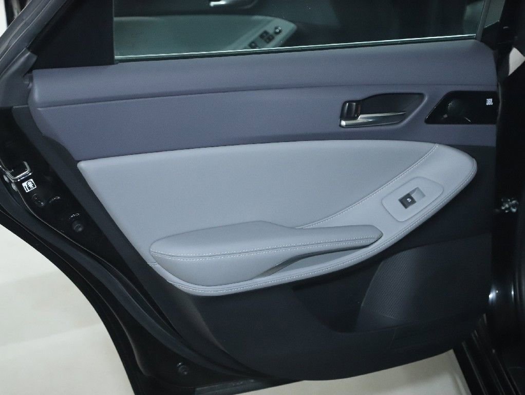 Used 2019 Toyota Avalon XLE w/ Moonroof Package image 13