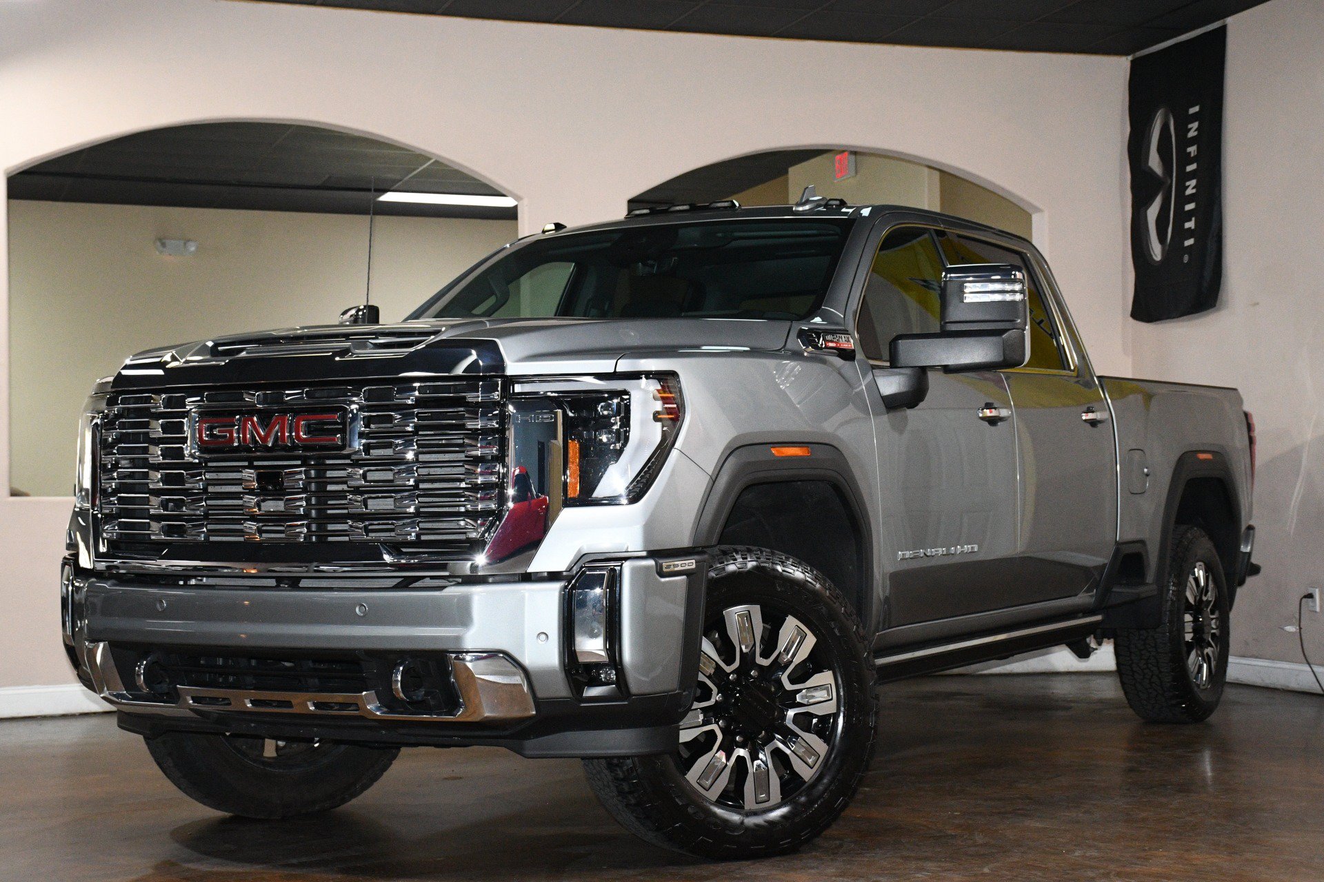 Used 2024 GMC Sierra 2500 Denali w/ Denali Reserve Package AWD/4WD image 4