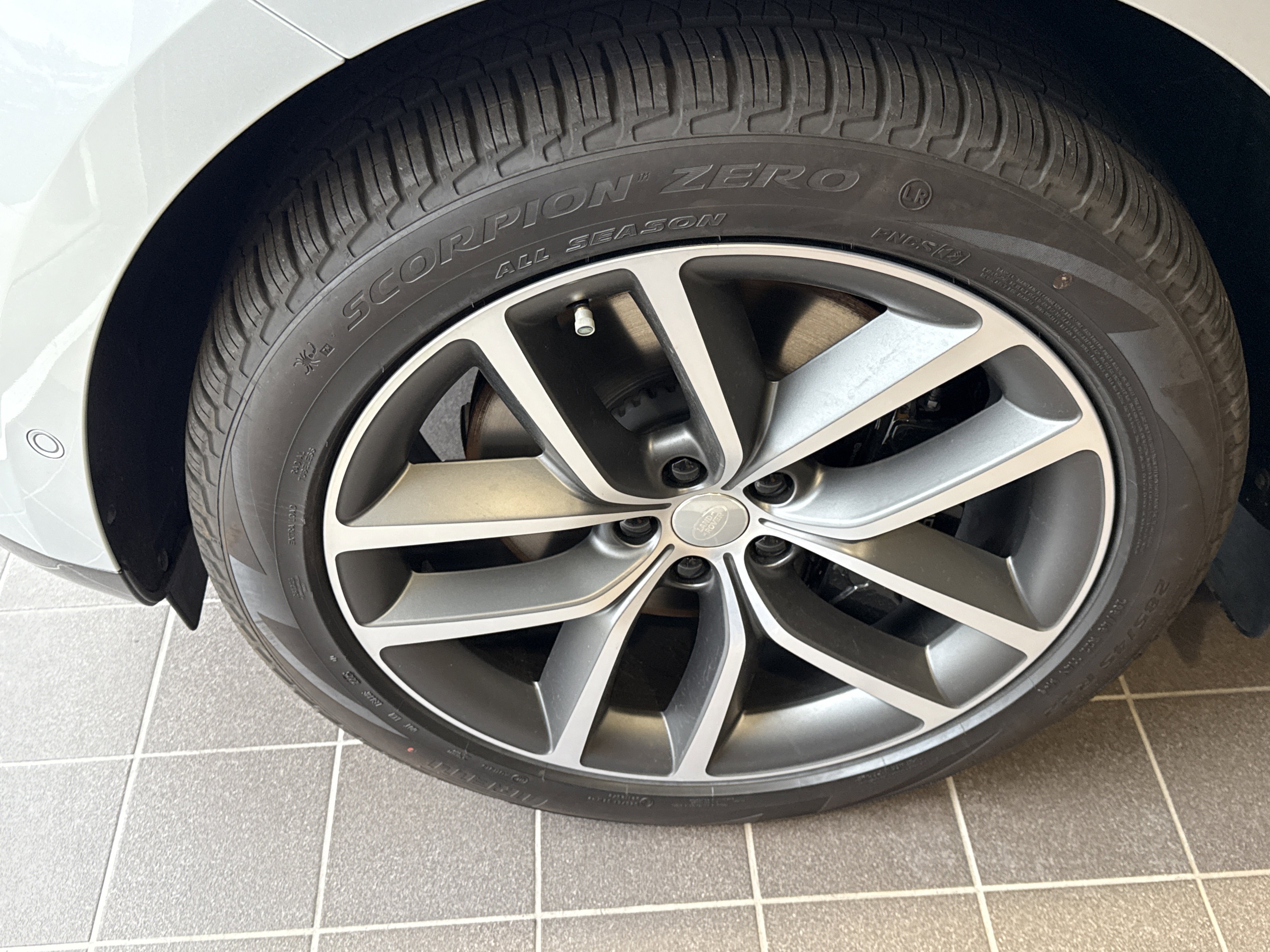 New 2025 Land Rover Range Rover SE image 7