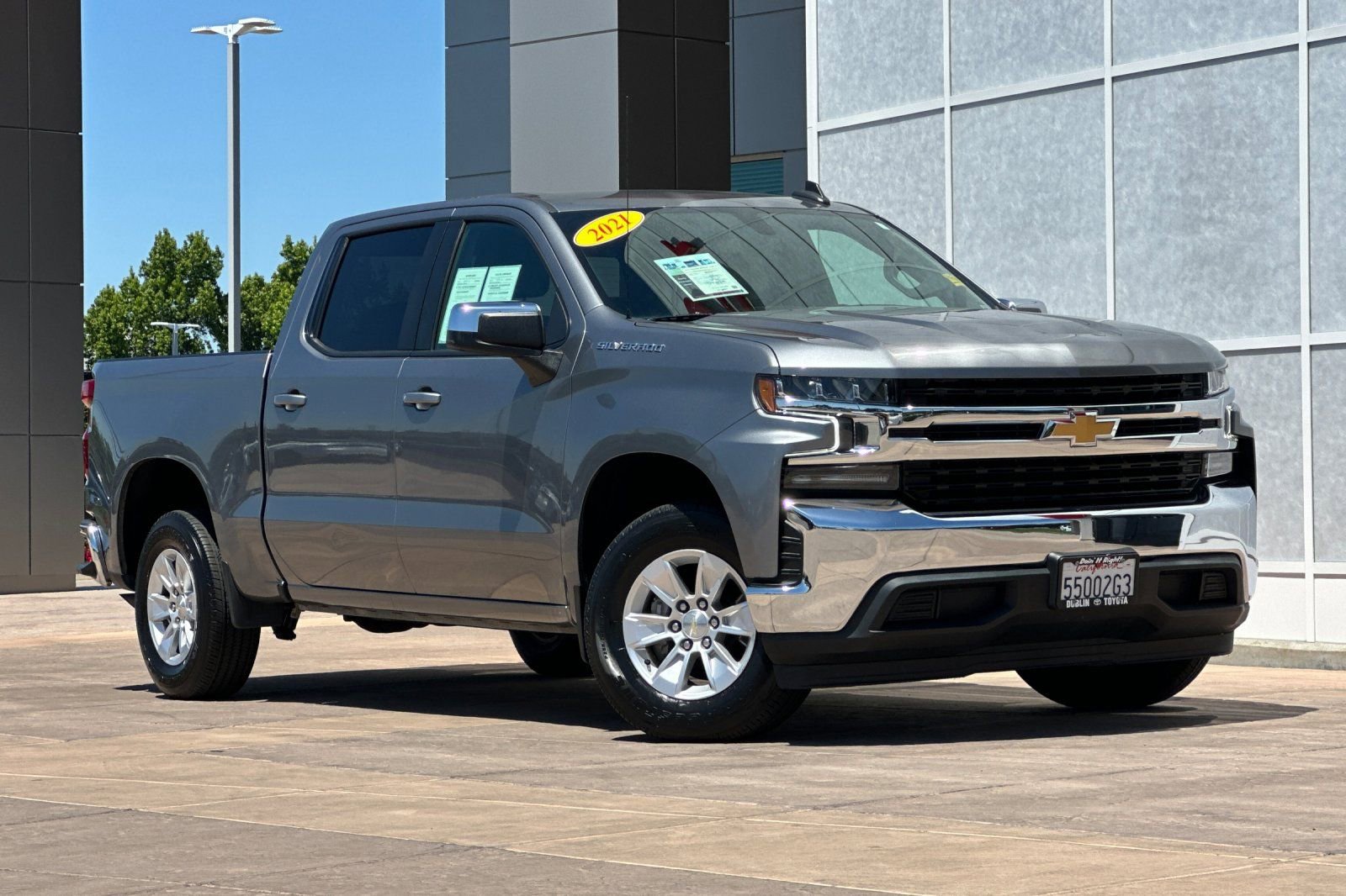 Used 2021 Chevrolet Silverado 1500 LT w/ Bed Protection Package RWD image 2