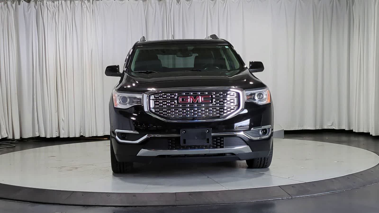 Used 2017 GMC Acadia Denali w/ Technology Package AWD/4WD image 3