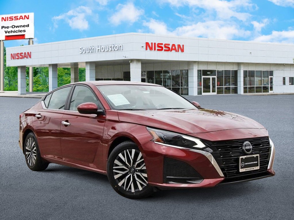 Used 2023 Nissan Altima 2.5 SV w/ SV Premium Package image 1
