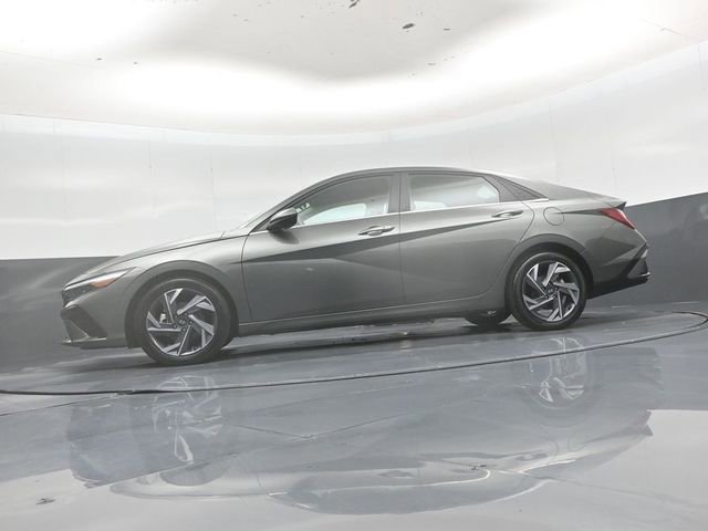 Used 2025 Hyundai Elantra SEL FWD image 43
