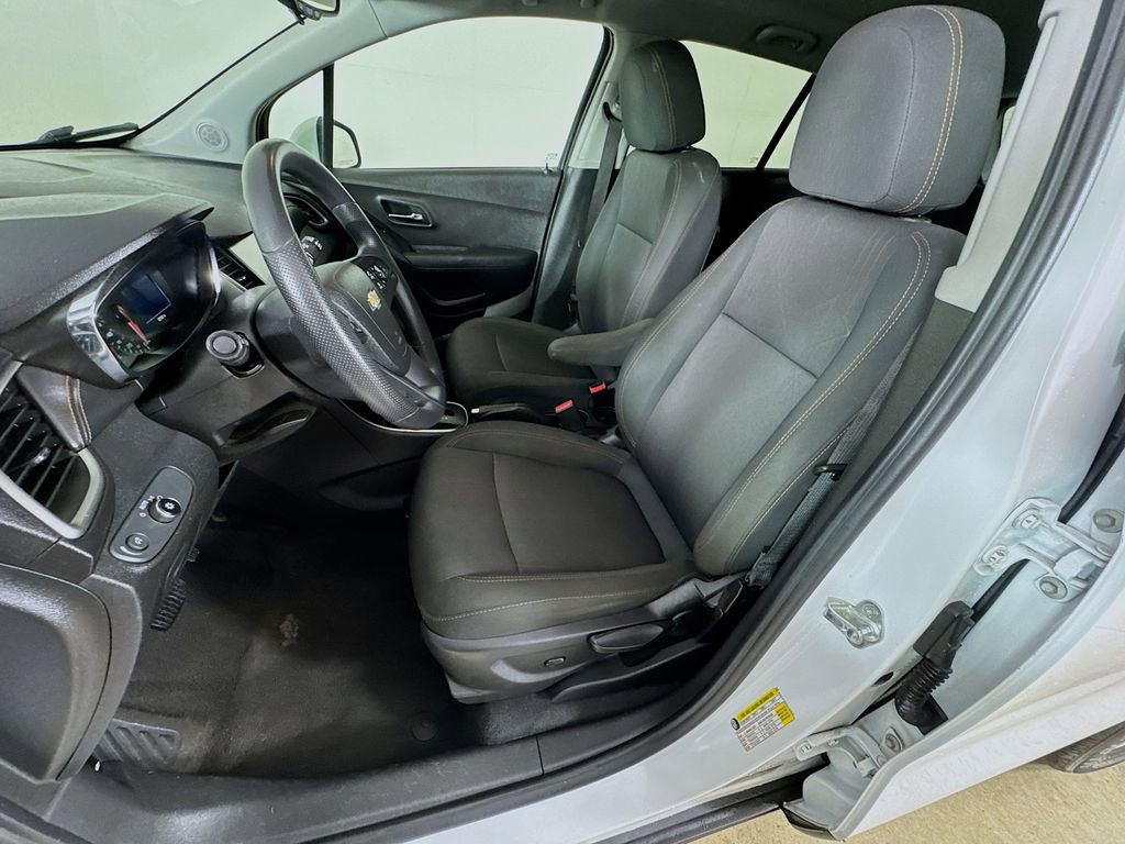 Used 2017 Chevrolet Trax LT AWD/4WD image 12