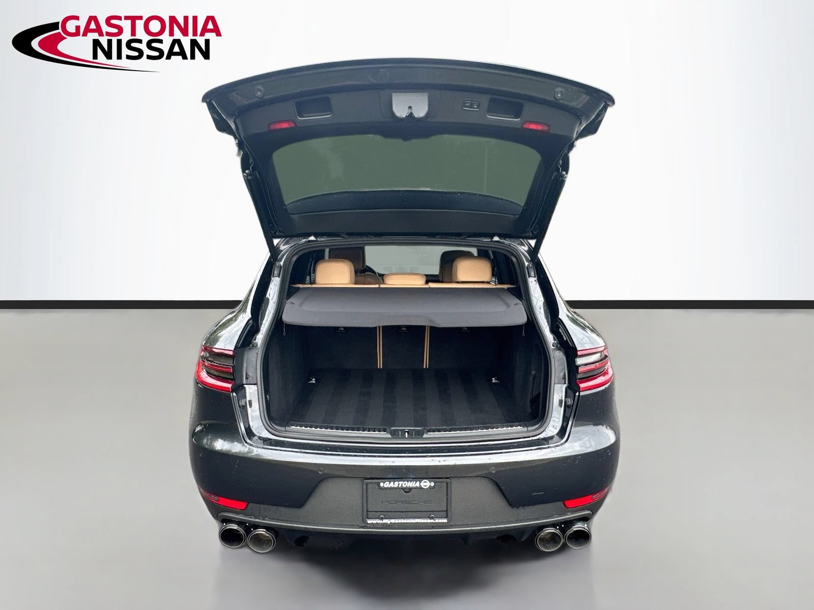 Used 2017 Porsche Macan AWD/4WD image 36
