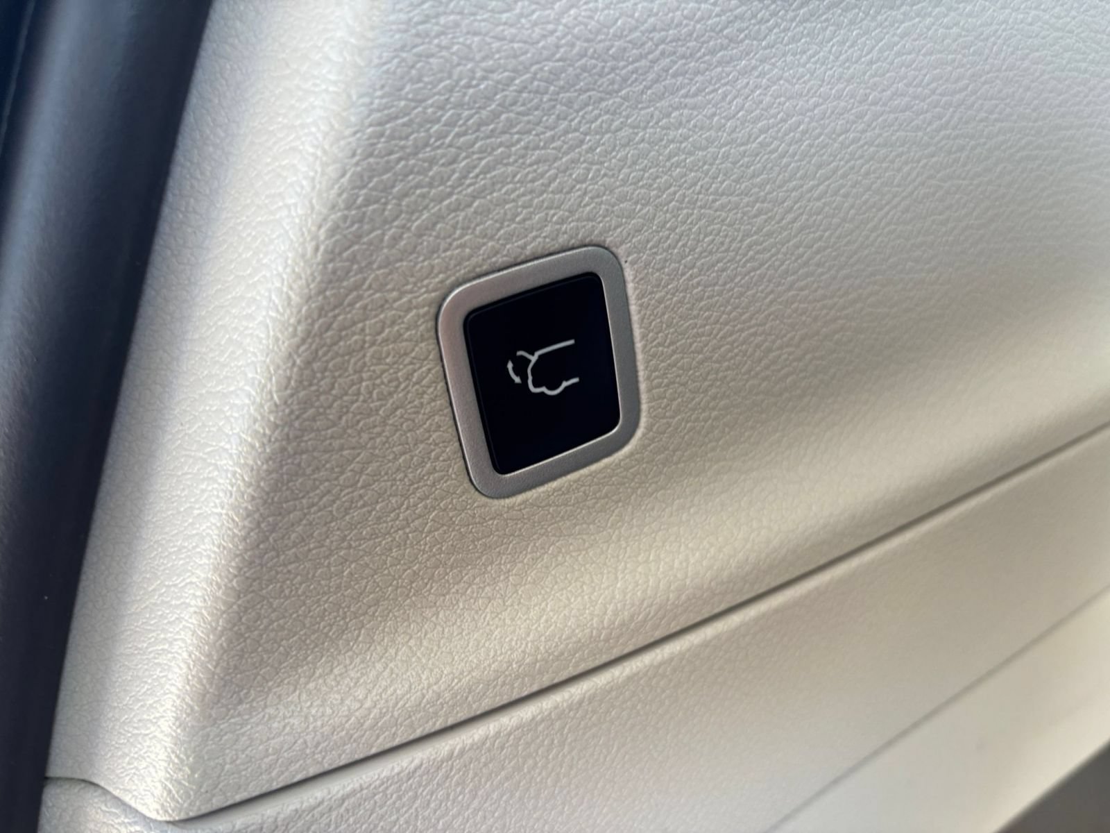Used 2024 Chrysler Pacifica Touring-L FWD image 22
