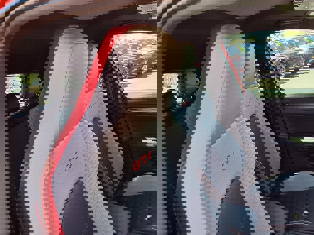 Used 2025 Volkswagen GTI SE image 21