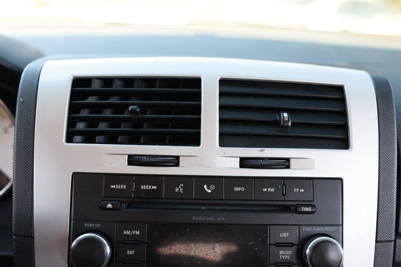 Used 2009 Dodge Caliber SXT image 32