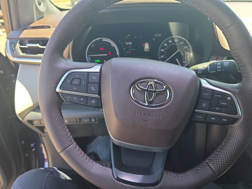 Used 2021 Toyota Sienna Platinum FWD image 13