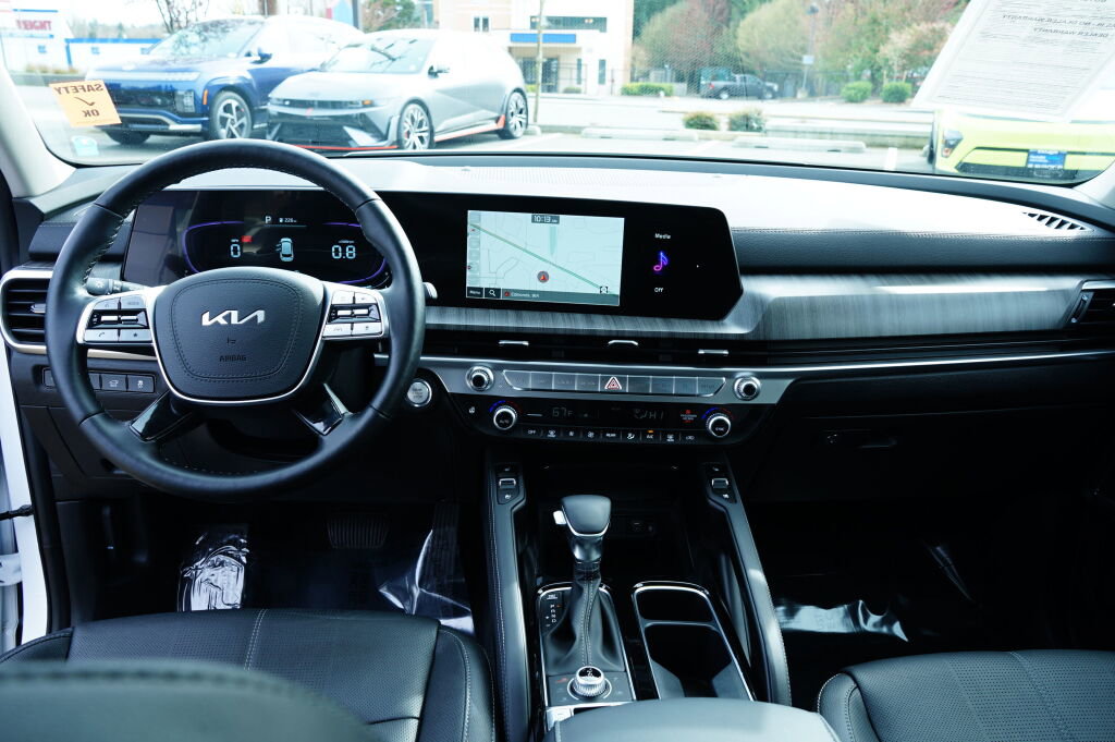 Used 2023 Kia Telluride EX image 18