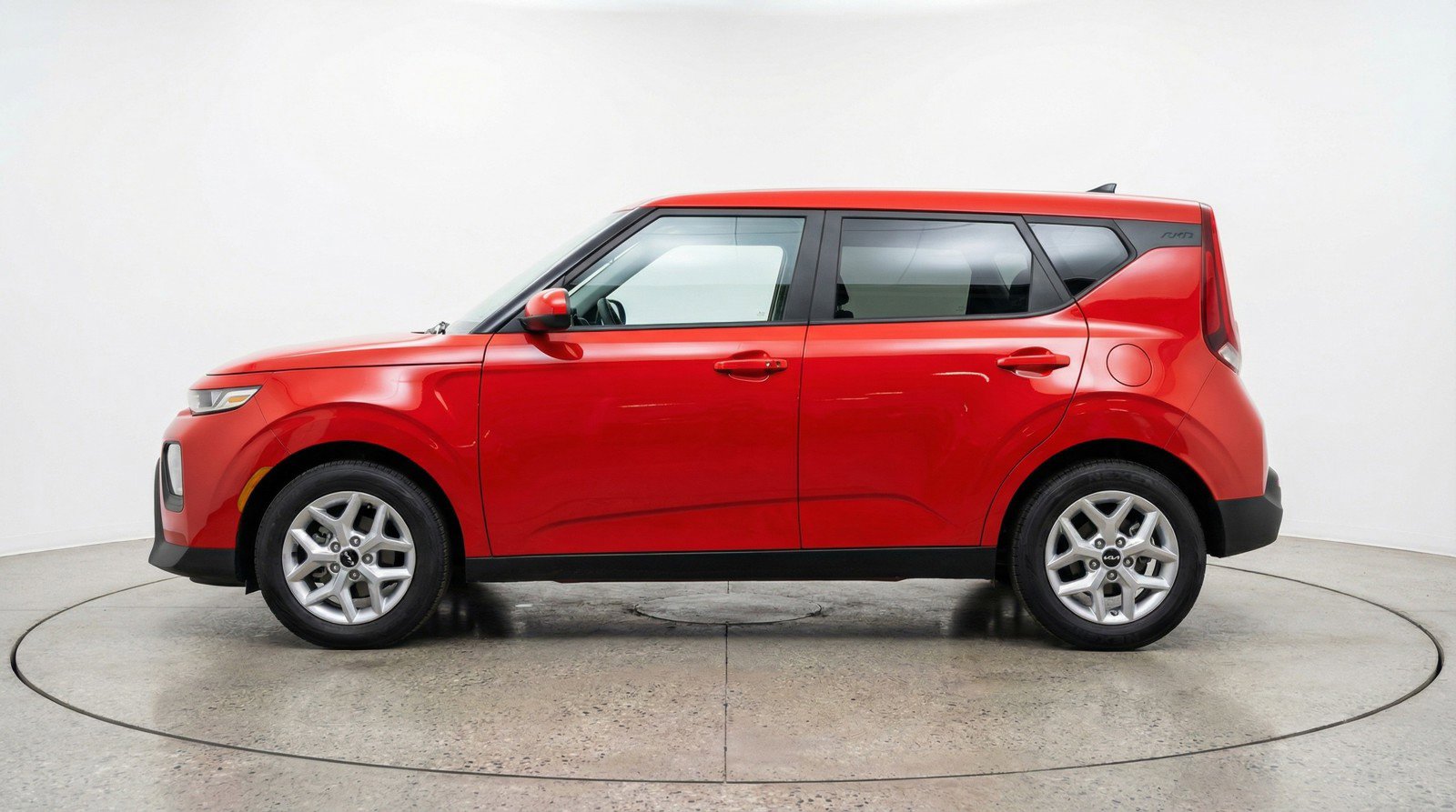 Used 2025 Kia Soul LX w/ LX Technology Package FWD image 5
