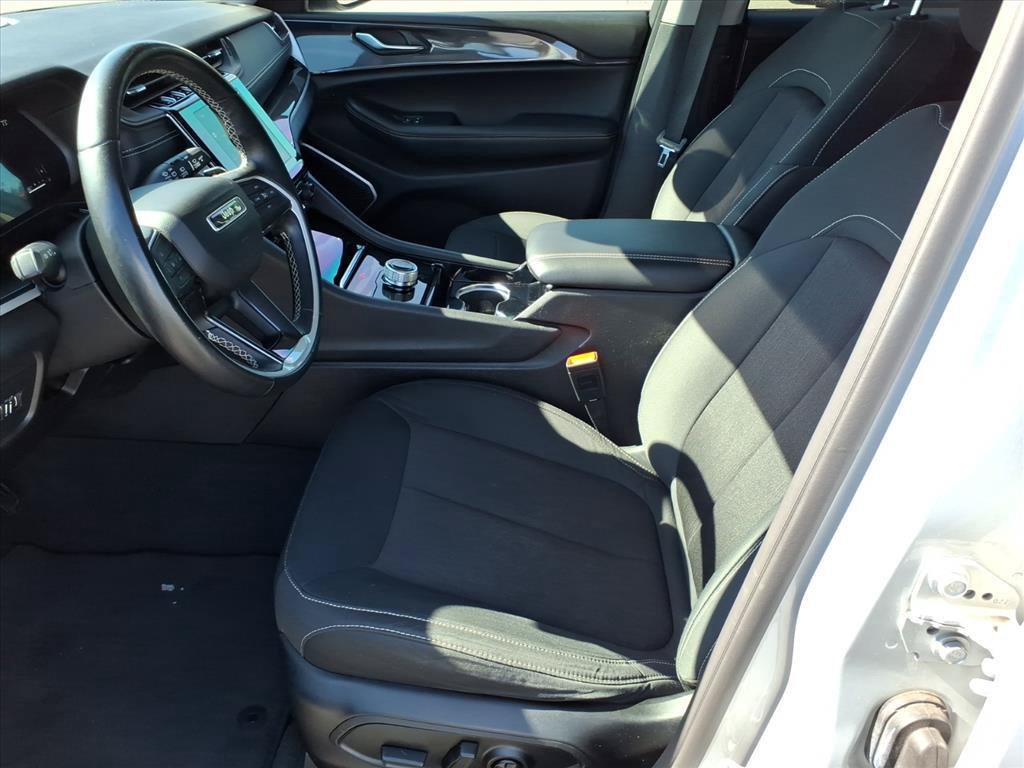 Used 2021 Jeep Grand Cherokee L Laredo w/ Luxury Tech Group I AWD/4WD image 11