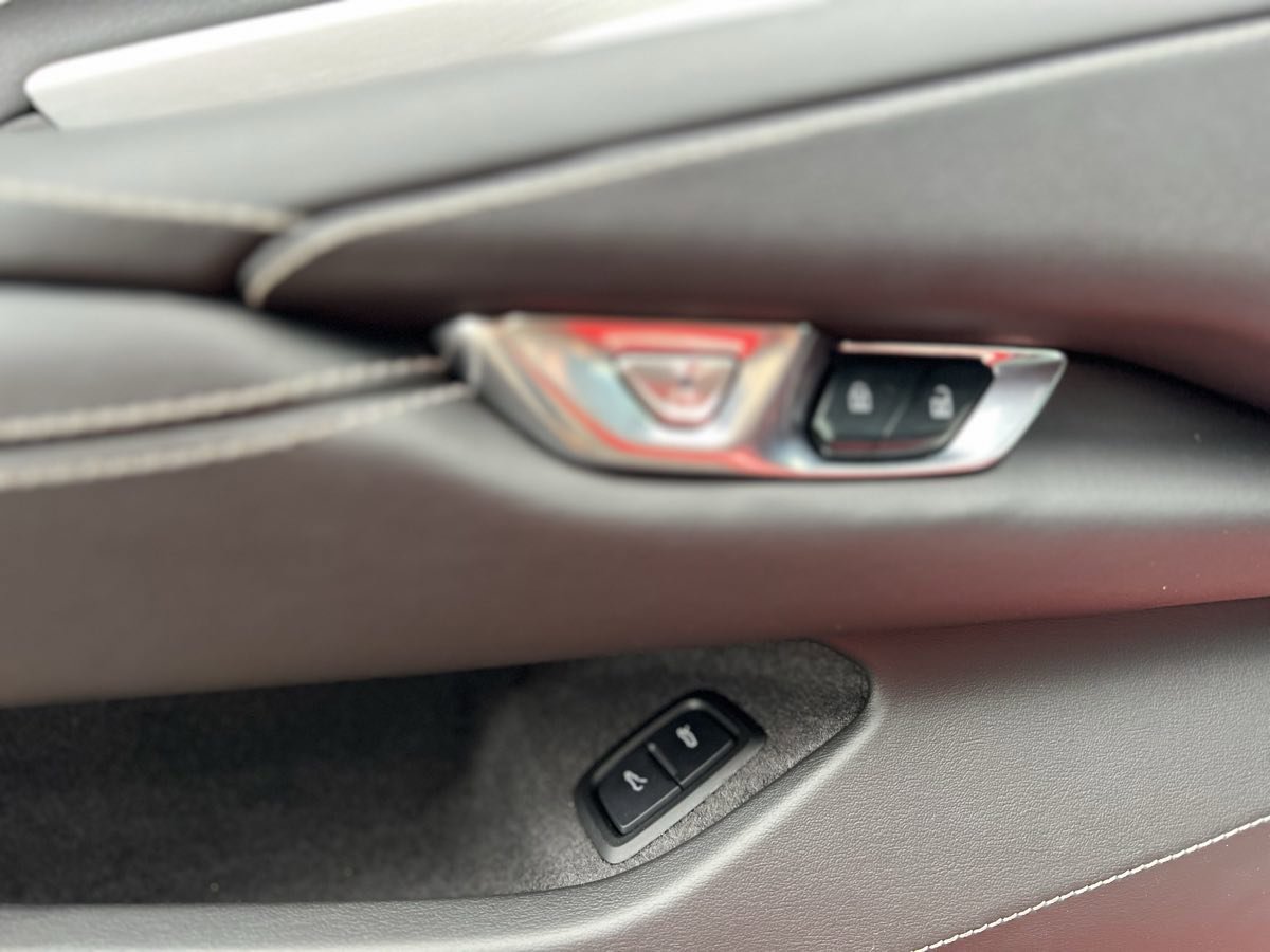 Used 2021 Chevrolet Corvette Stingray Coupe w/ Z51 Performance Package RWD image 15