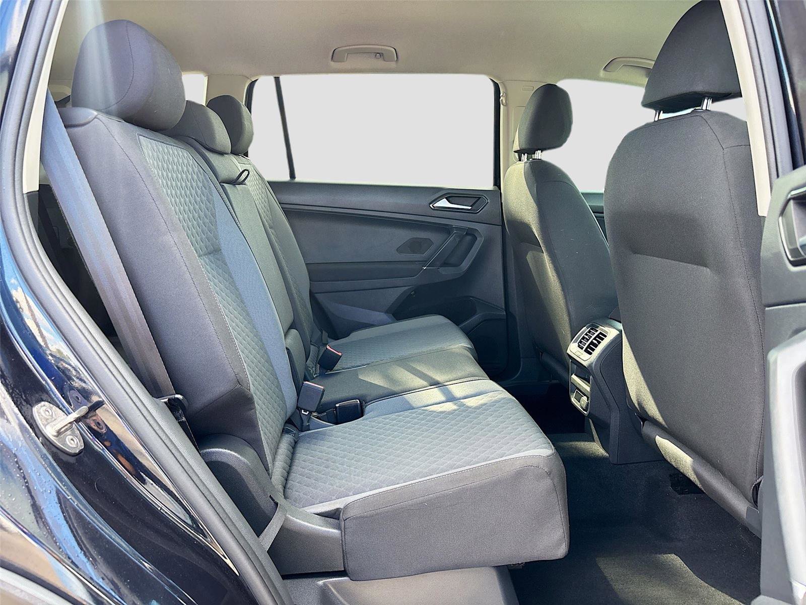 Used 2018 Volkswagen Tiguan S w/ Front Fog Lights Package image 28