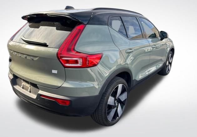 Used 2023 Volvo XC40 Recharge Ultimate image 3