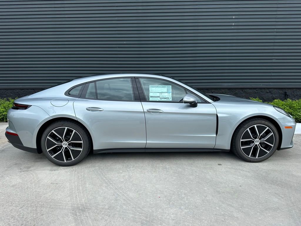 Used 2025 Porsche Panamera image 8