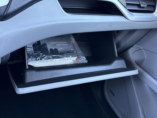 Used 2022 GMC Terrain SLT w/ Infotainment Package II image 24