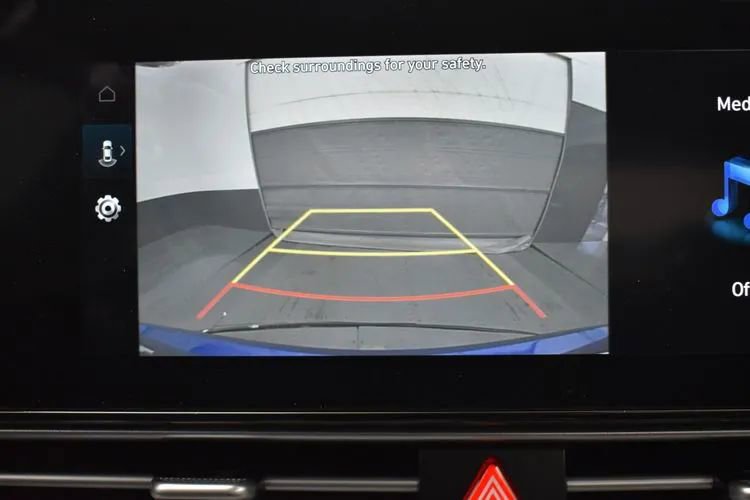 Used 2025 Hyundai Elantra SEL FWD image 32