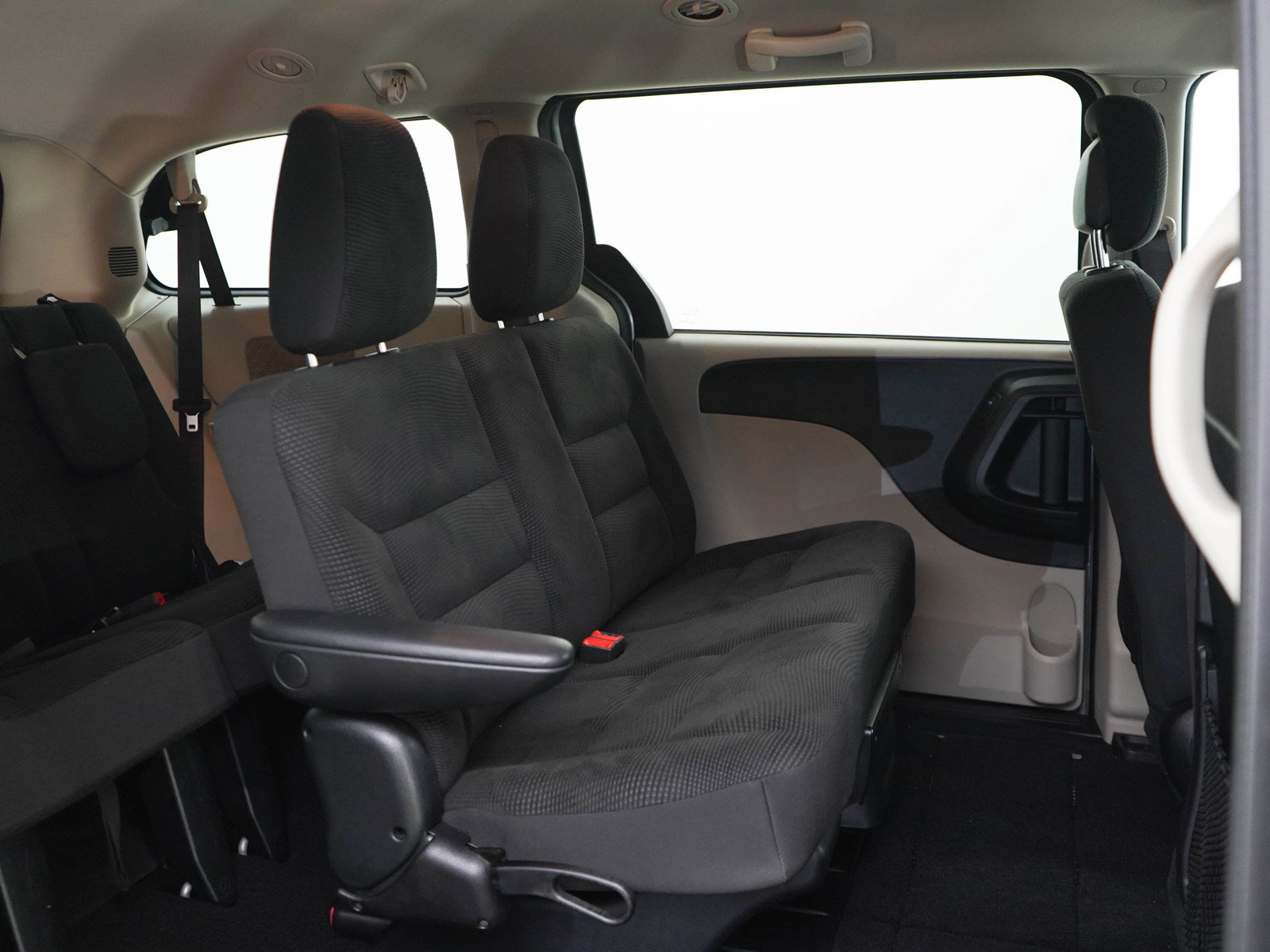 Used 2020 Dodge Grand Caravan SE w/ UConnect Hands-Free Group FWD image 12