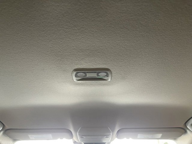 Used 2025 Nissan Kicks SR image 12