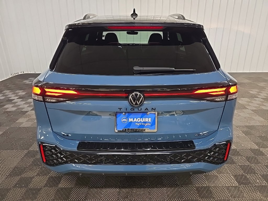 Used 2025 Volkswagen Tiguan SE R-Line AWD/4WD image 11